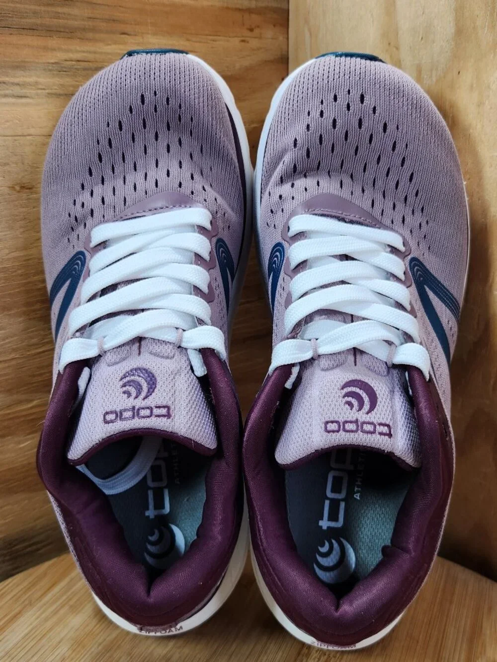 Topo Magnifly 4 Womens Running Shoes Sneakers Size 9
